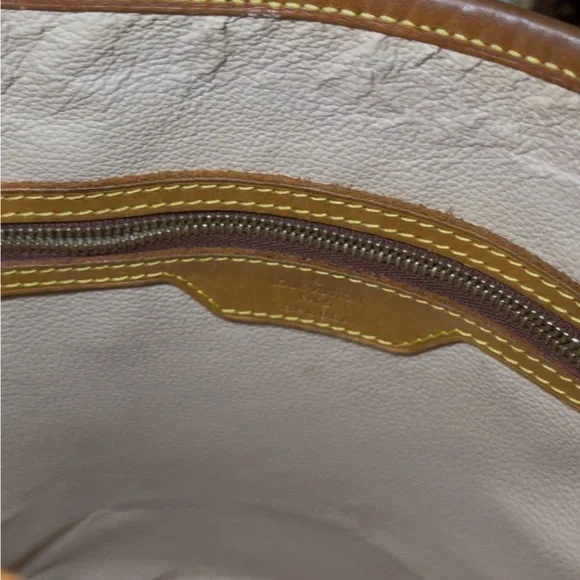 Louis Vuitton bucket bag - Picture 16 of 16